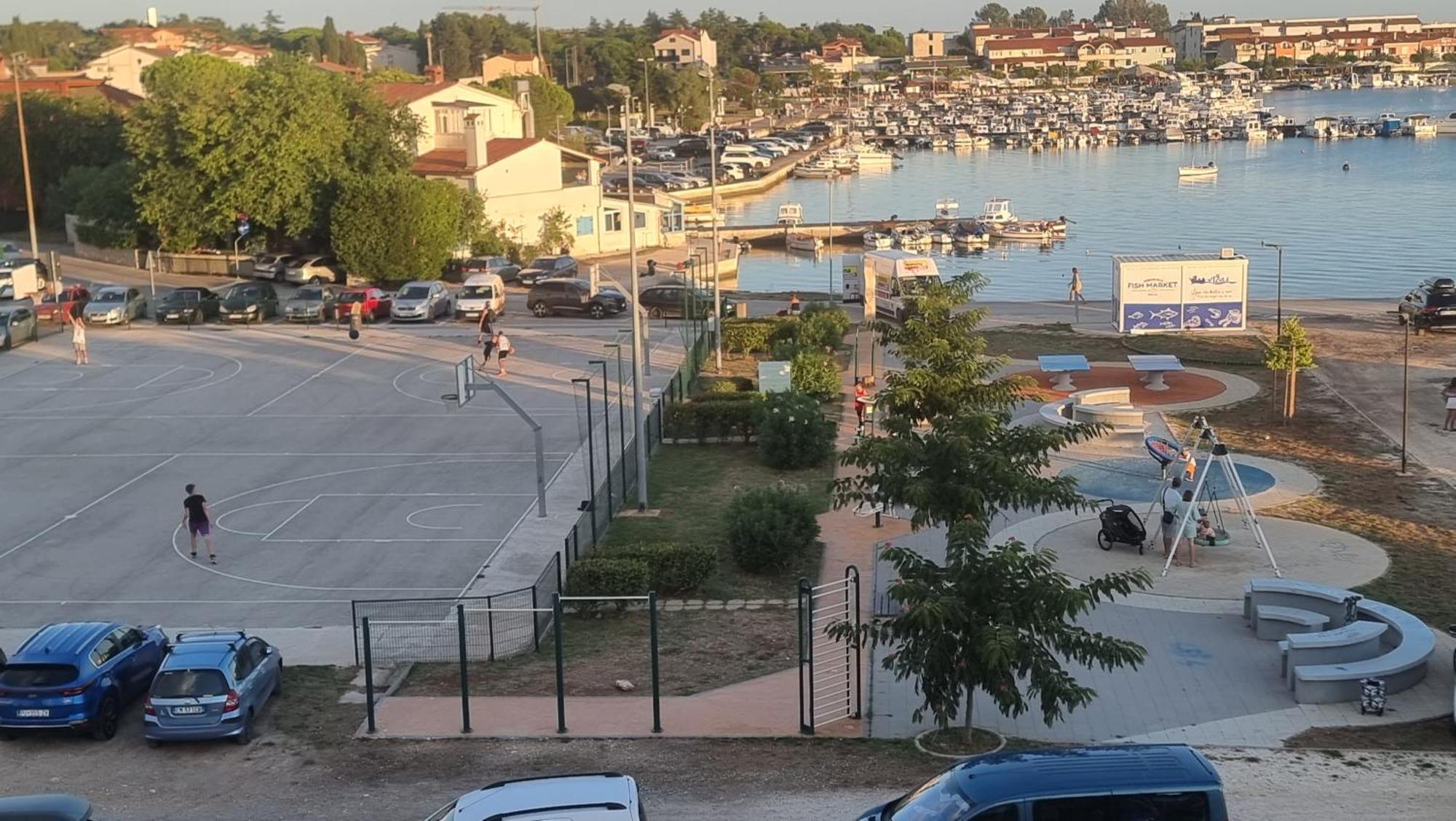 Armani Apartment Медулин Екстериор снимка