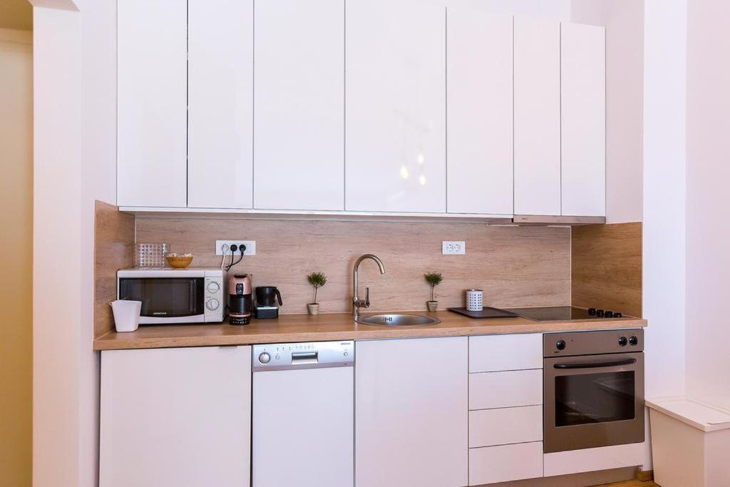 Armani Apartment Медулин Екстериор снимка
