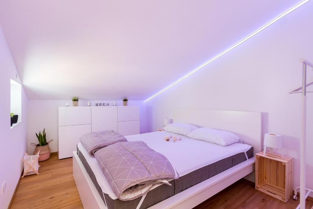 Armani Apartment Медулин Екстериор снимка